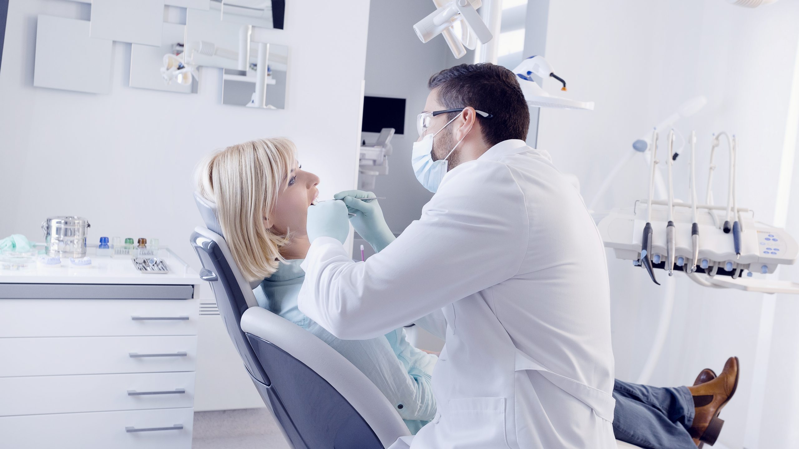 Dentist in England, AR